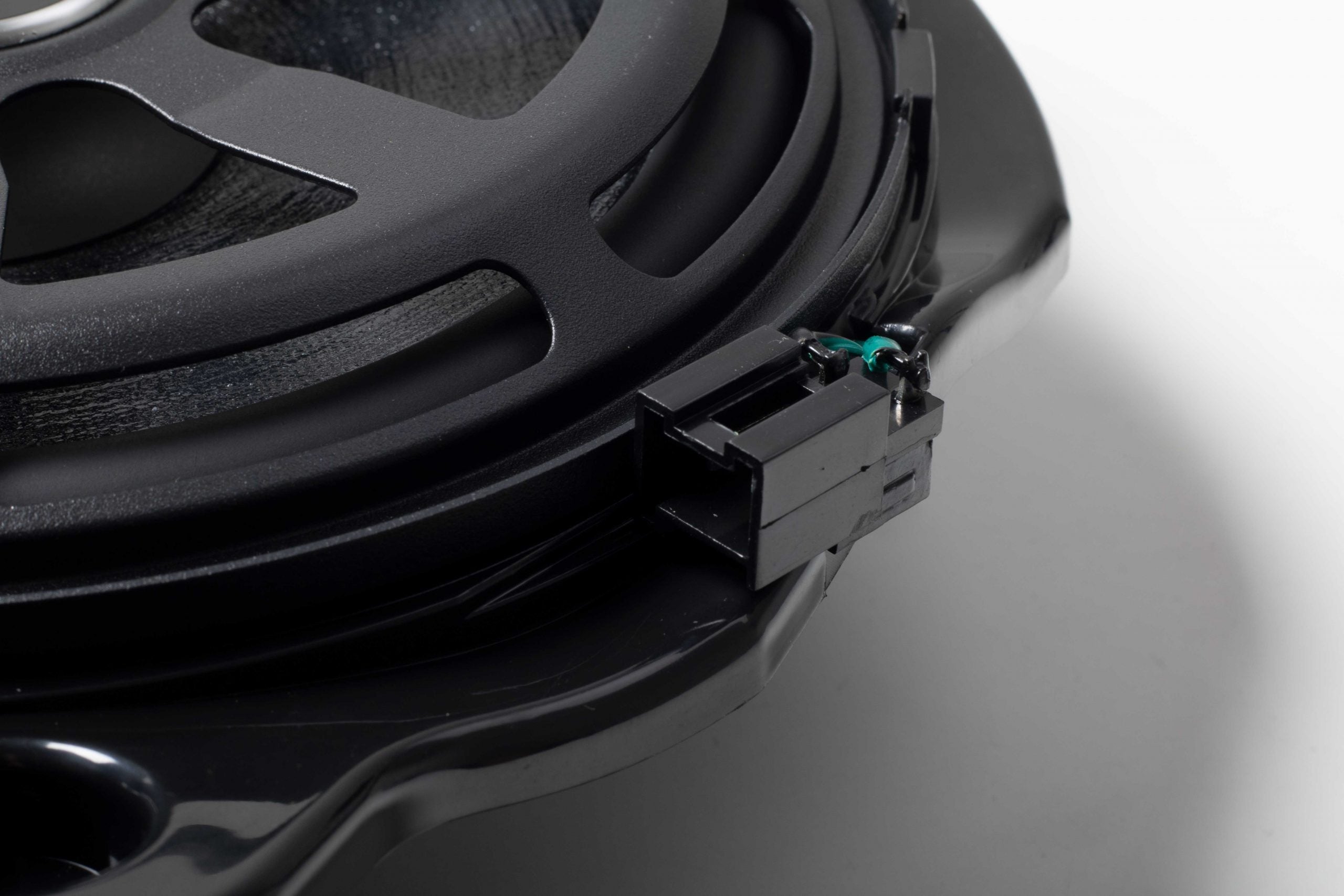 https://vibeaudio.co.uk/wp-content/uploads/2022/08/OPTIMERC8CLOSEUPLUG-scaled.jpg